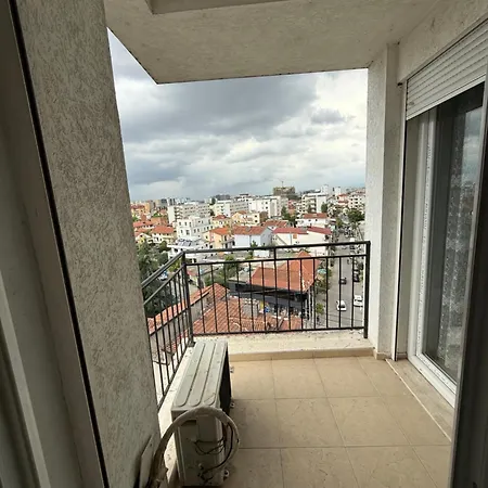 Banesa 21 Dhjetori, Apartment *